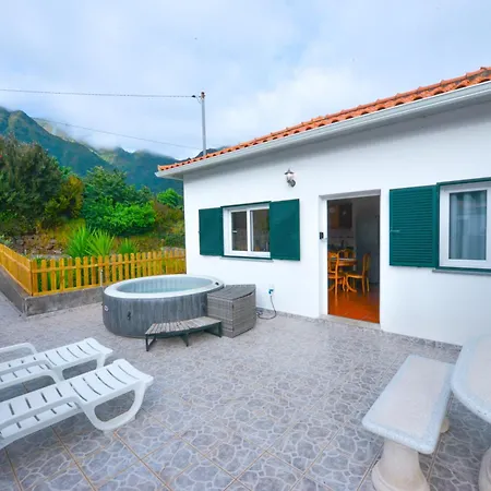 Casa Do Cantinho Do Muro * São Vicente